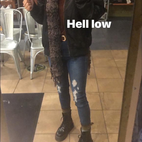 Mo Town !!! Obsessed with clothes - Picture 6 of 9